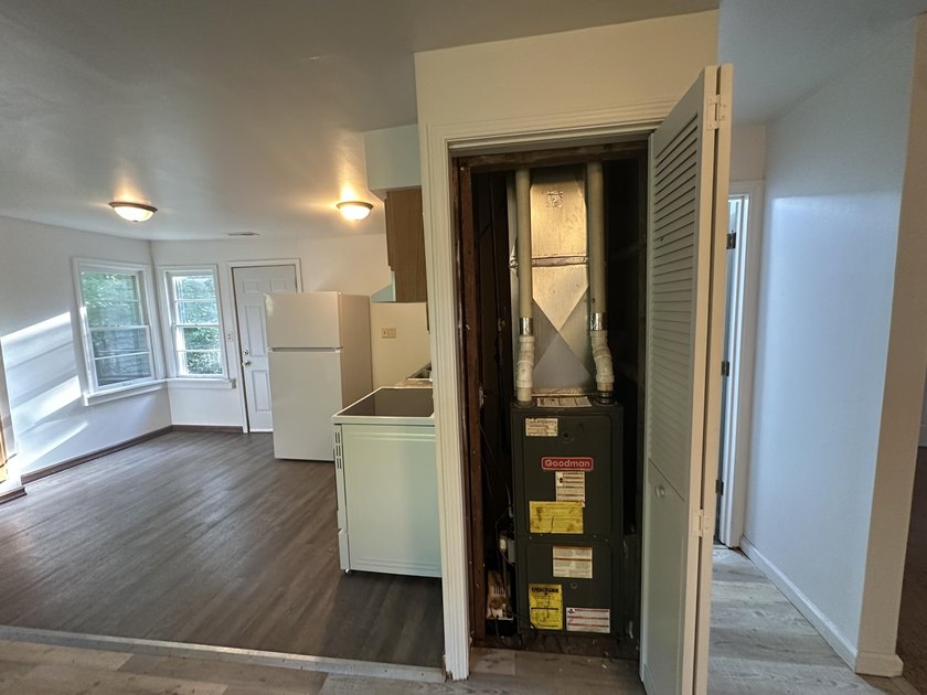 Enjoy peaceful living near Lake Ivanhoe! This charming 1-bedroom - photo 6