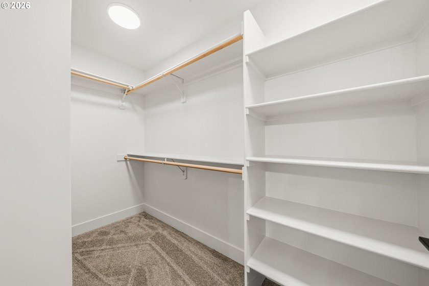 Beautiful new Traditional home backing to serene greenspace - photo 21