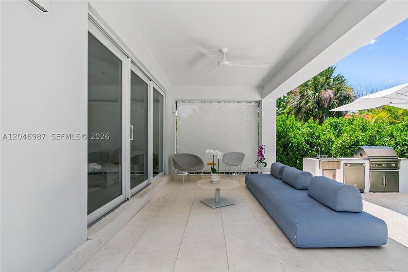 Step into this tastefully fully renovated 4 bedroom, 3.5 - photo 24