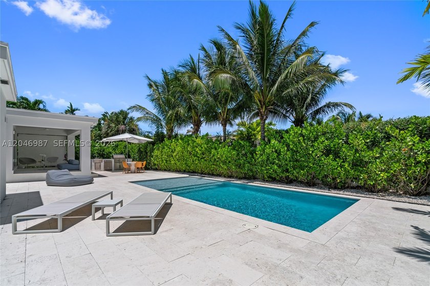 Step into this tastefully fully renovated 4 bedroom, 3.5 - photo 32