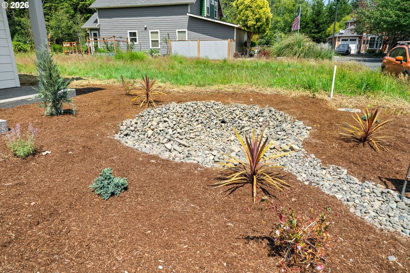 Beautiful new Traditional home backing to serene greenspace - photo 33