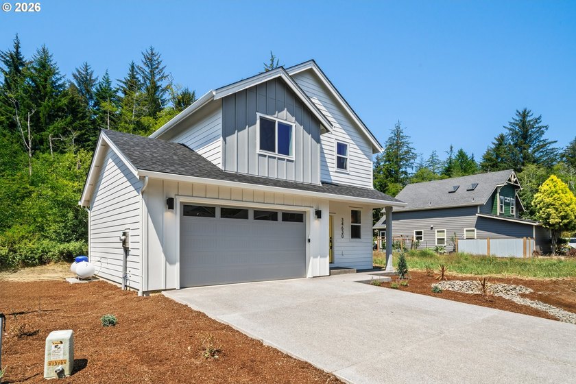 Beautiful new Traditional home backing to serene greenspace - photo 34