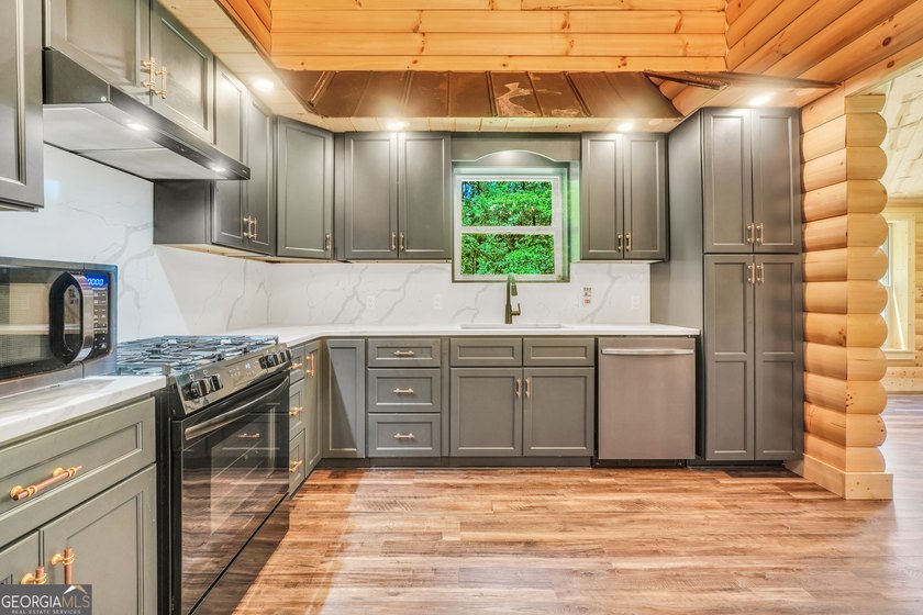 Beautifully custom-built log cabin style home privately situated - photo 21