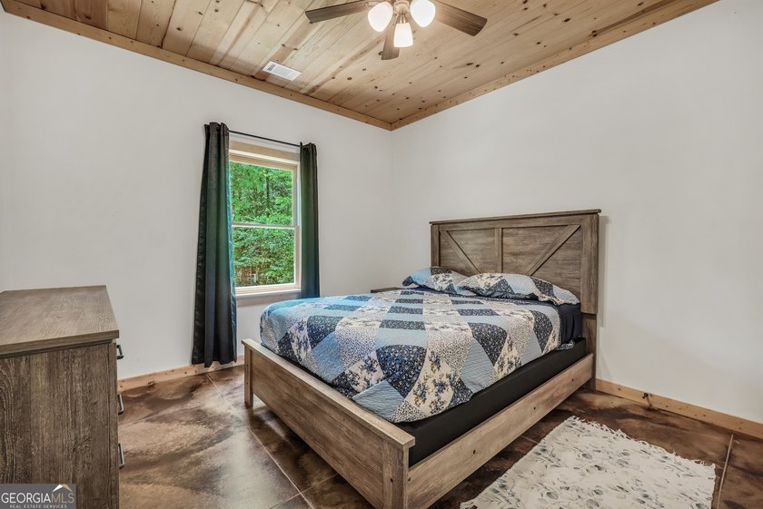 Beautifully custom-built log cabin style home privately situated - photo 32
