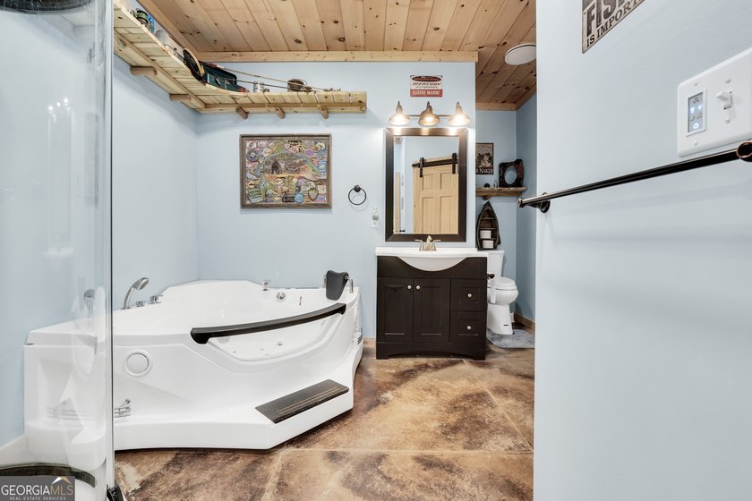 Beautifully custom-built log cabin style home privately situated - photo 42