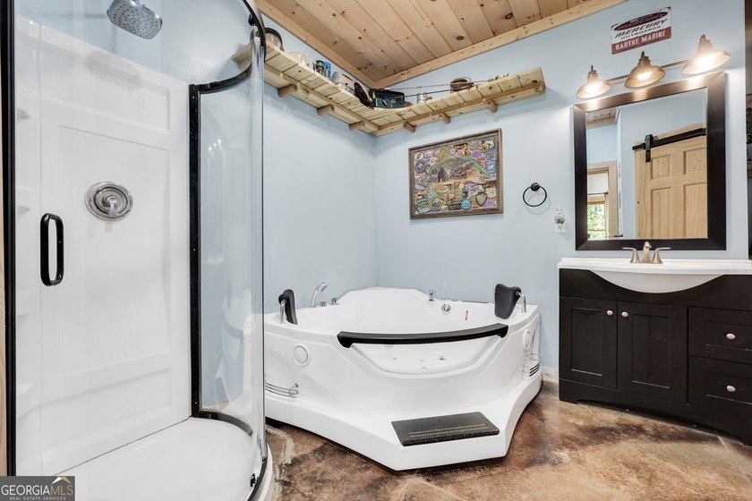 Beautifully custom-built log cabin style home privately situated - photo 43