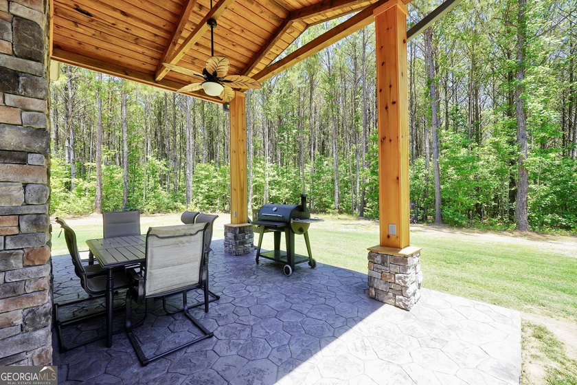 Beautifully custom-built log cabin style home privately situated - photo 47