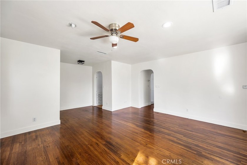 Great Lakewood Village Location. Single Family Residence with a - photo 7