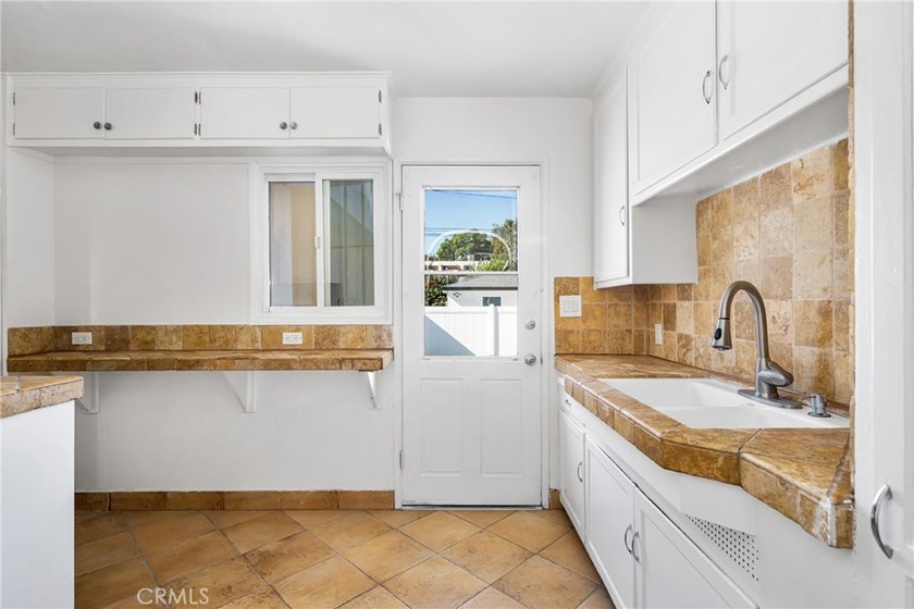 Great Lakewood Village Location. Single Family Residence with a - photo 9