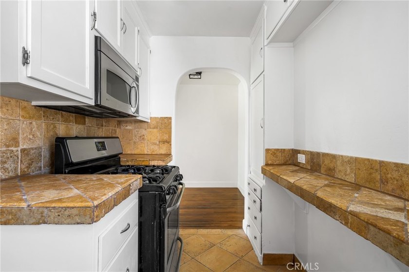 Great Lakewood Village Location. Single Family Residence with a - photo 10