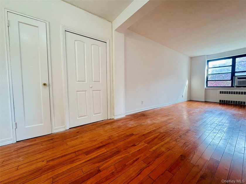 Welcome to a Spacious and well-maintained two-bedroom co-op - photo 16