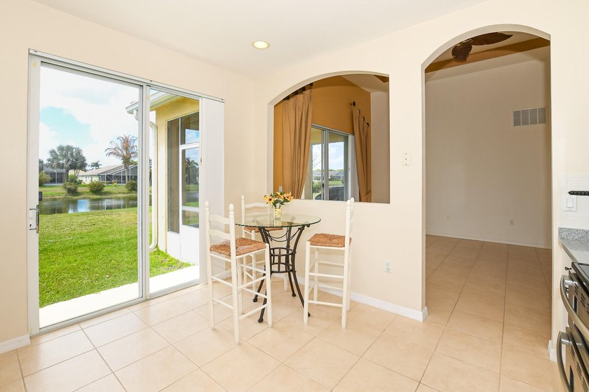 Beautiful home in Lake Forest at St Lucie West with lovely Lake - photo 10