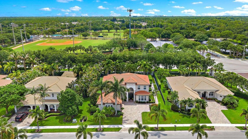Welcome to this highly sought-after Stonegate model, located - photo 23