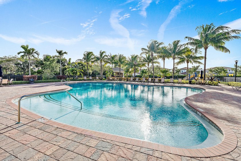 Welcome to this highly sought-after Stonegate model, located - photo 33