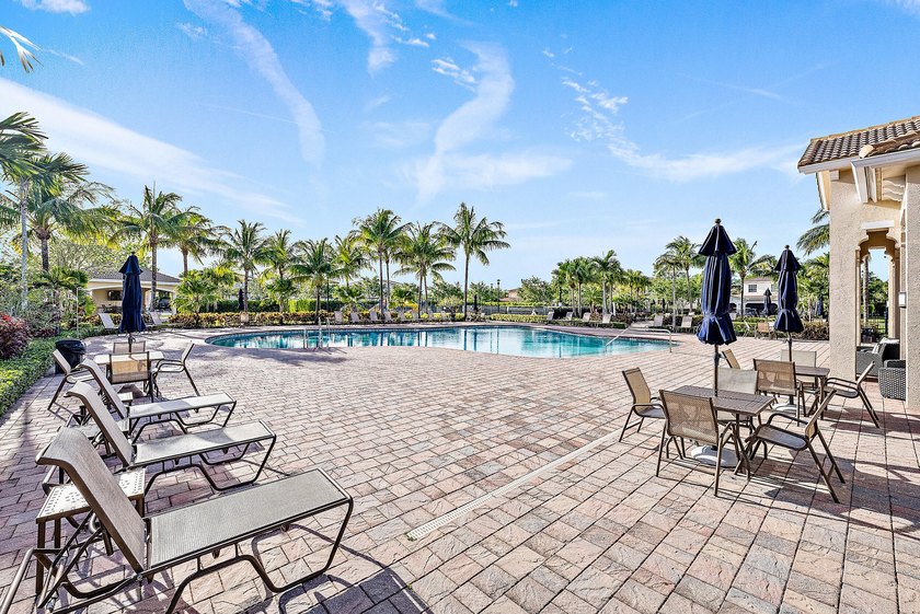 Welcome to this highly sought-after Stonegate model, located - photo 34
