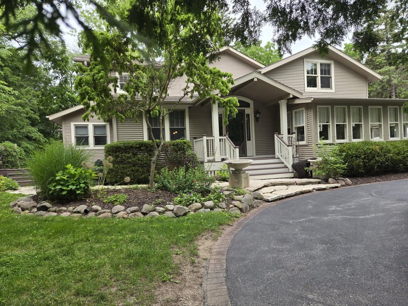 Lake living starts here! Nestled in the heart of Delafield, this - photo 2