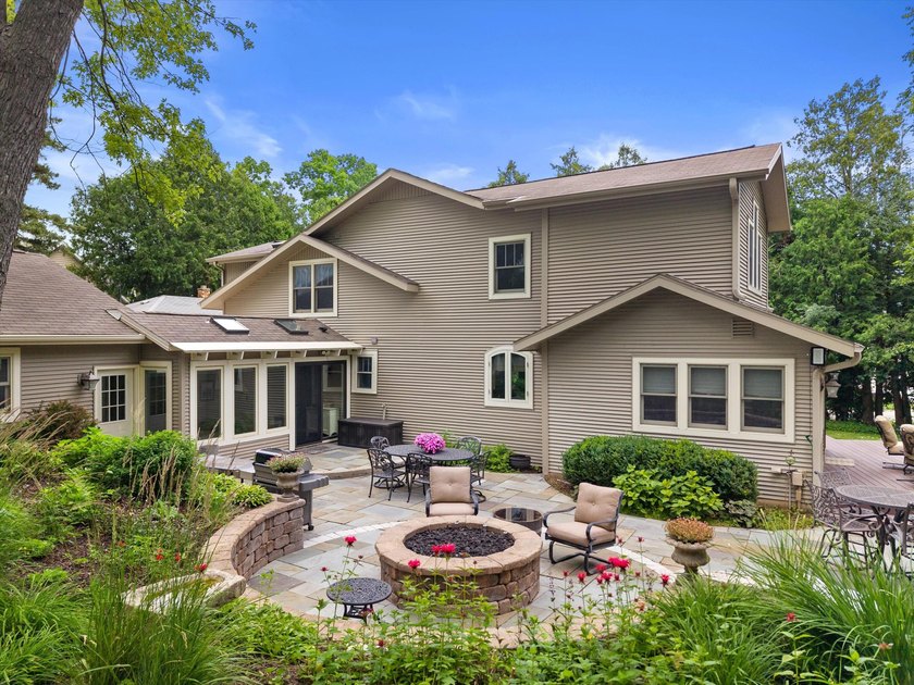 Lake living starts here! Nestled in the heart of Delafield, this - photo 6