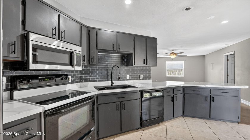 Seller offering $5000 towards buyers closing cost + Assumable VA - photo 2