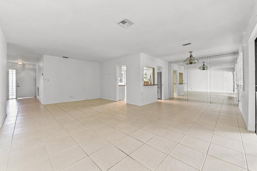 Welcome to this spacious home in the desirable Knob Hill - photo 12