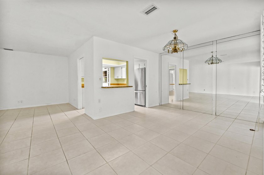 Welcome to this spacious home in the desirable Knob Hill - photo 13