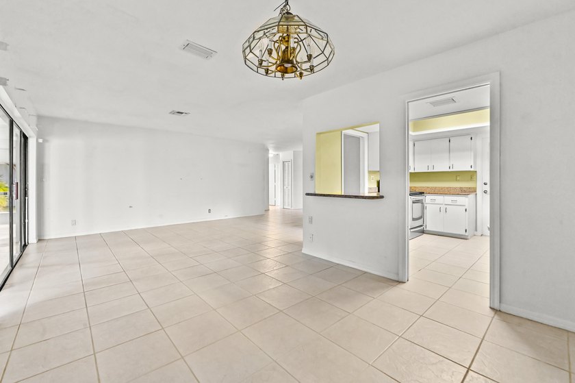 Welcome to this spacious home in the desirable Knob Hill - photo 14