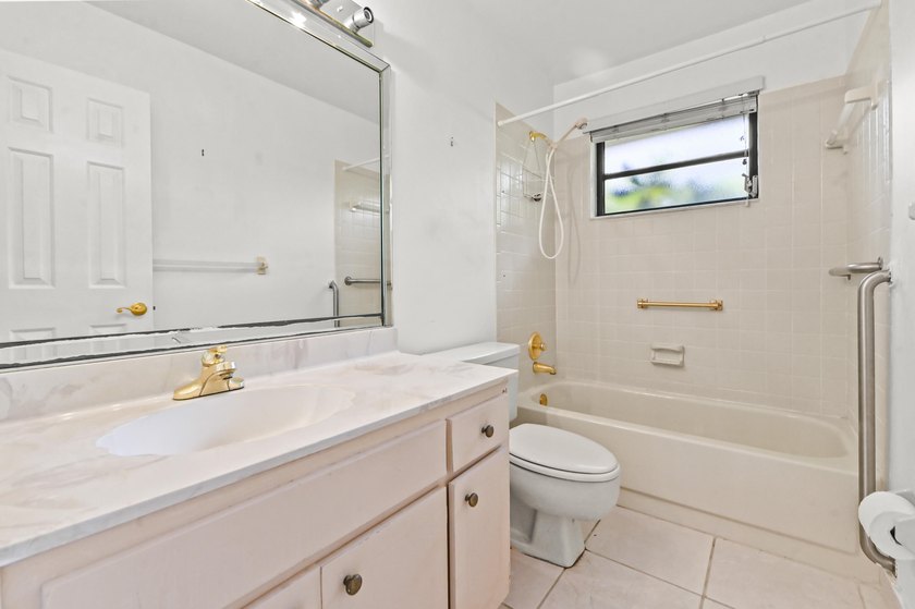 Welcome to this spacious home in the desirable Knob Hill - photo 20