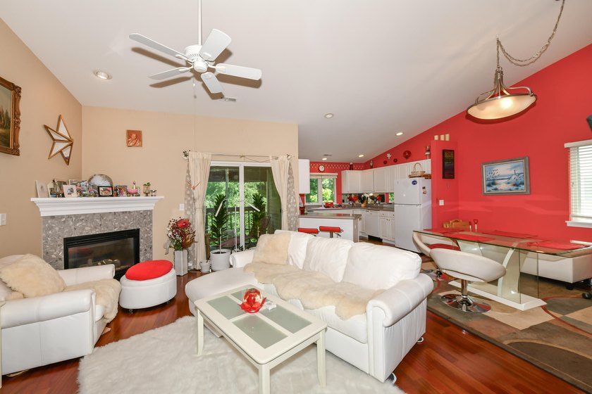 WILLIAMS BAY - BAYSIDE POINTE 2BR/2BA SECOND-FLOOR CONDO with - photo 3