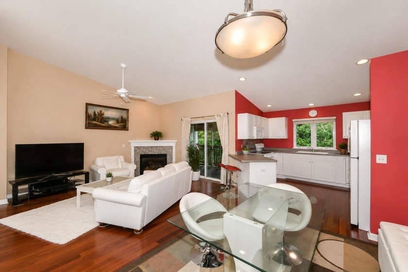 WILLIAMS BAY - BAYSIDE POINTE 2BR/2BA SECOND-FLOOR CONDO with - photo 4