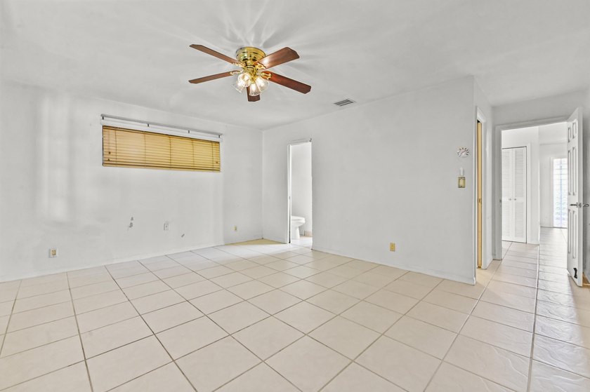 Welcome to this spacious home in the desirable Knob Hill - photo 24