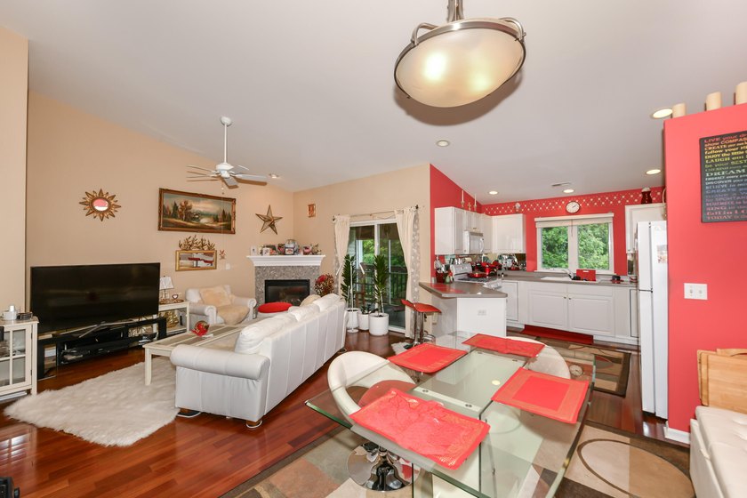 WILLIAMS BAY - BAYSIDE POINTE 2BR/2BA SECOND-FLOOR CONDO with - photo 5