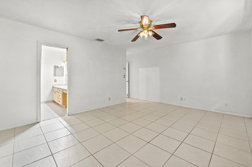 Welcome to this spacious home in the desirable Knob Hill - photo 25
