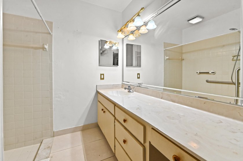 Welcome to this spacious home in the desirable Knob Hill - photo 27