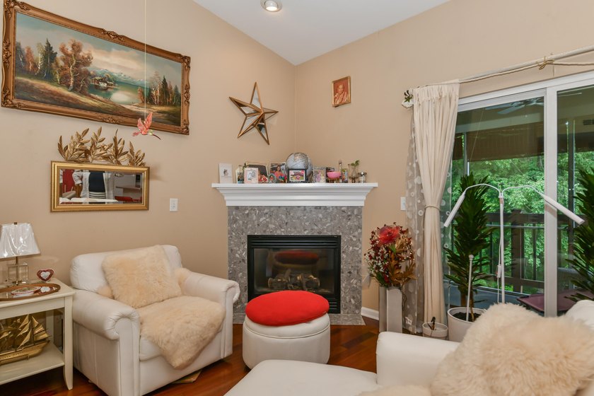 WILLIAMS BAY - BAYSIDE POINTE 2BR/2BA SECOND-FLOOR CONDO with - photo 9