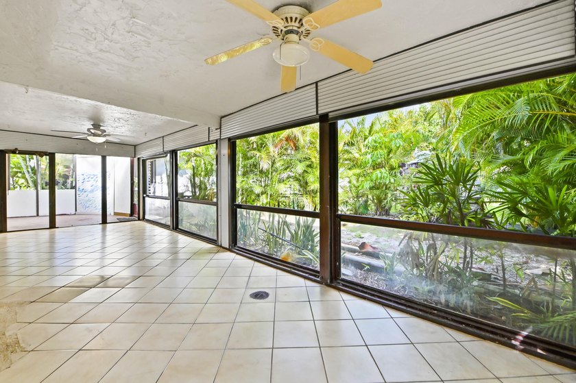 Welcome to this spacious home in the desirable Knob Hill - photo 33