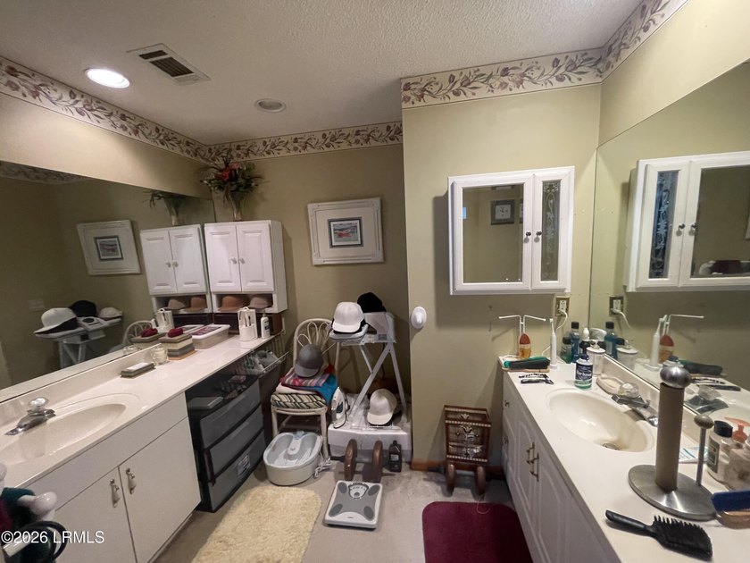 This is a Rare Opportunity ! No HOA, 3 acres, 4 Bedrooms 3 Bath - photo 11