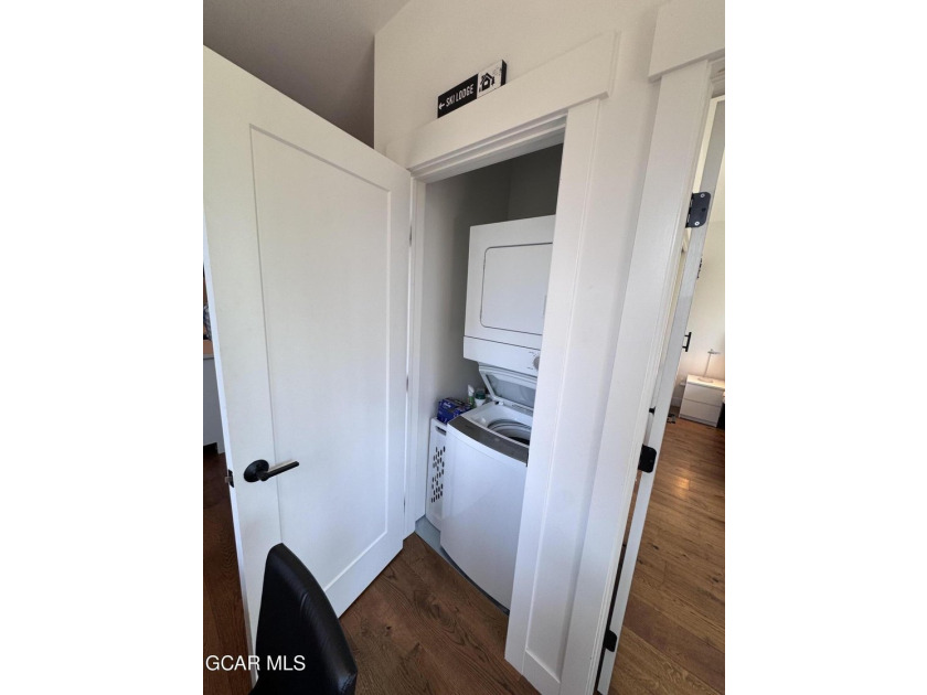 Sunny condo on a quieter street in Grand Lake. This spacious one - photo 12