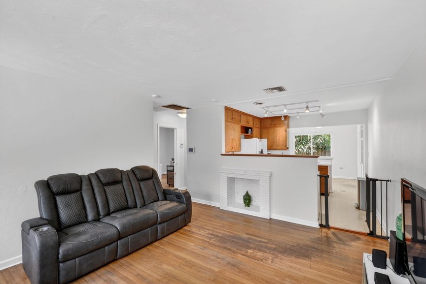 Now considering BACKUP OFFERS! Owner owned and occupied DUPLEX - photo 12