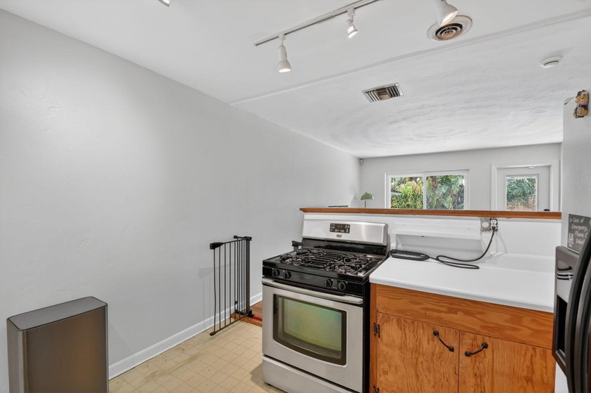 Now considering BACKUP OFFERS! Owner owned and occupied DUPLEX - photo 18