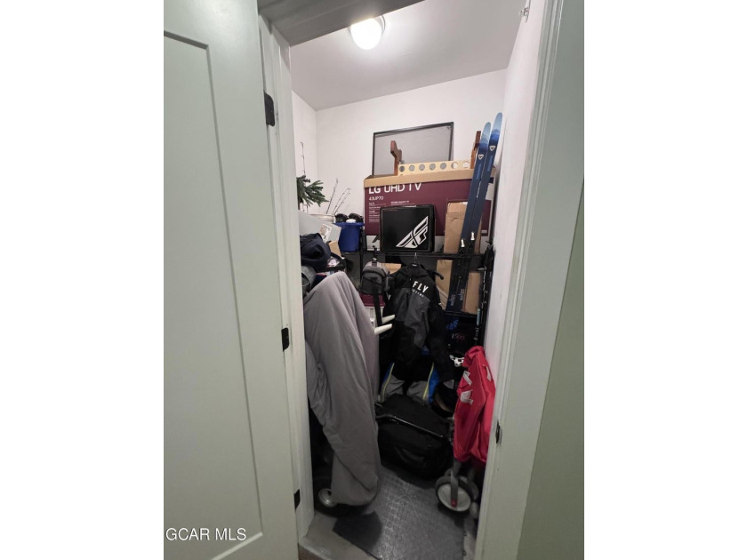 Sunny condo on a quieter street in Grand Lake. This spacious one - photo 32