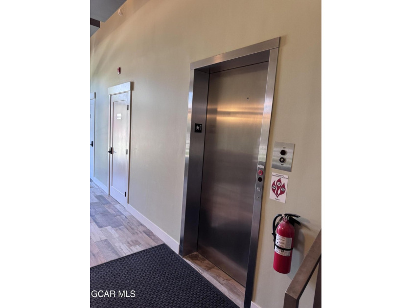 Sunny condo on a quieter street in Grand Lake. This spacious one - photo 33