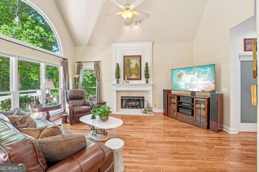 MAJOR PRICE IMPROVEMENT! One of the best priced-per-sqft homes - photo 5
