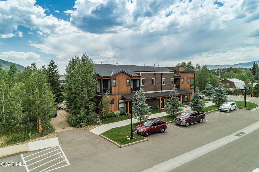 Sunny condo on a quieter street in Grand Lake. This spacious one - photo 38