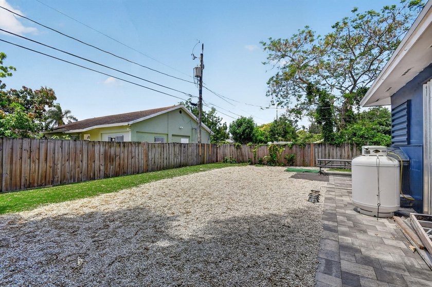 Now considering BACKUP OFFERS! Owner owned and occupied DUPLEX - photo 38