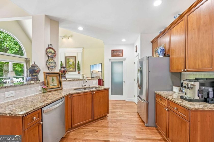 MAJOR PRICE IMPROVEMENT! One of the best priced-per-sqft homes - photo 9