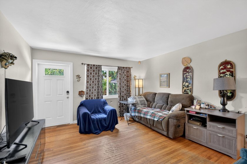 Now considering BACKUP OFFERS! Owner owned and occupied DUPLEX - photo 45