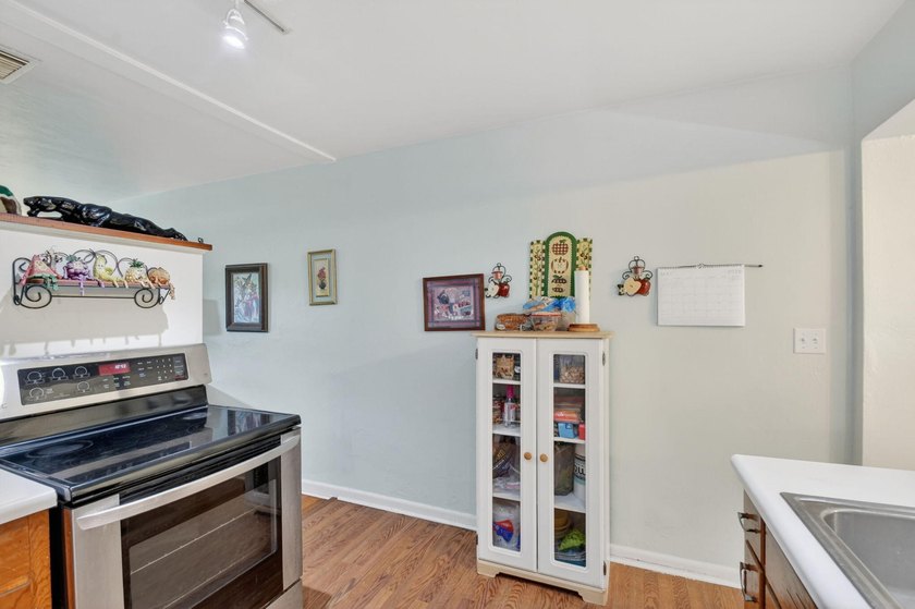 Now considering BACKUP OFFERS! Owner owned and occupied DUPLEX - photo 50