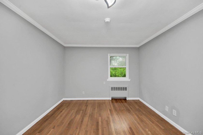 Welcome to this beautiful single-family Colonial home, perfectly - photo 13
