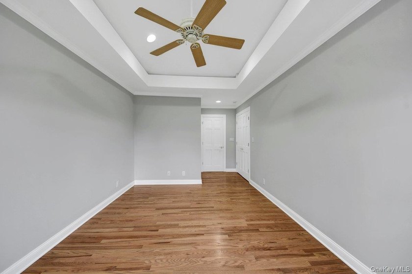 Welcome to this beautiful single-family Colonial home, perfectly - photo 17