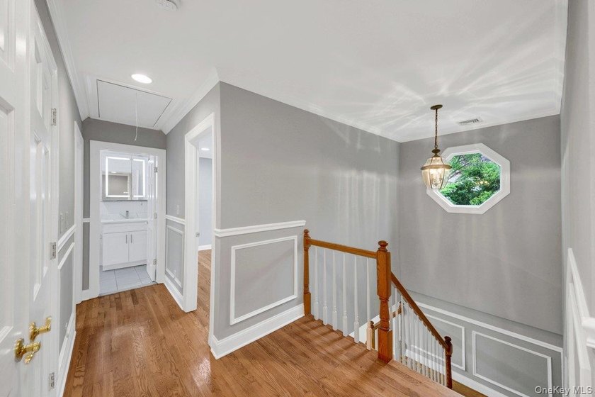 Welcome to this beautiful single-family Colonial home, perfectly - photo 20