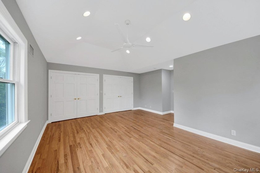 Welcome to this beautiful single-family Colonial home, perfectly - photo 27